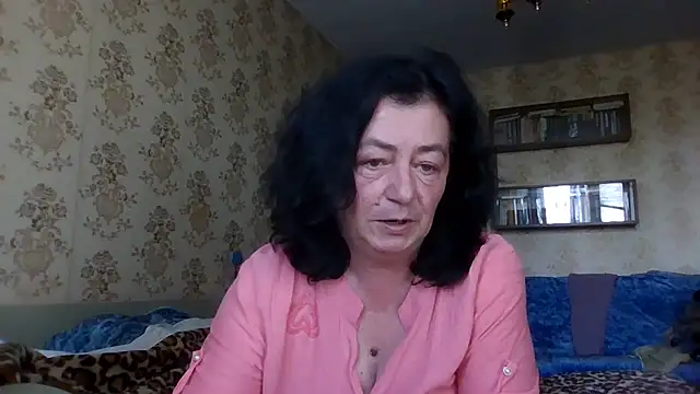 GypsiQueen2 stripchat live cam model
