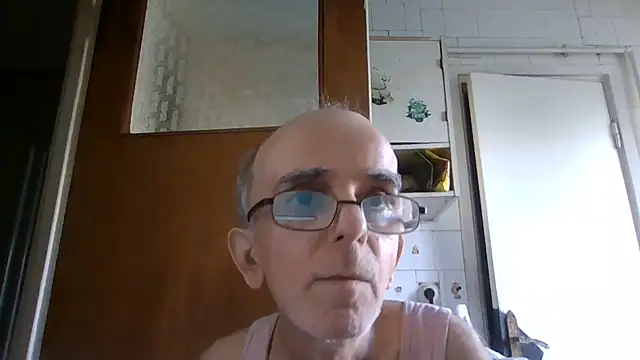mariusica1@xh stripchat live cam model