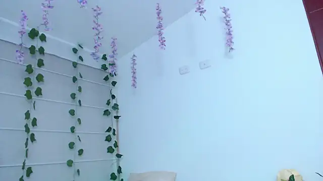 Sarabubbie stripchat live cam model