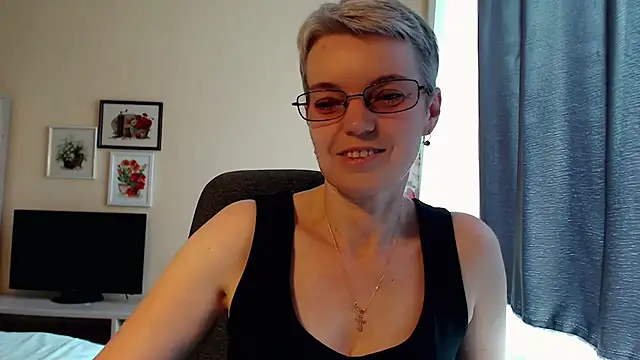CutieErikaa stripchat live cam model