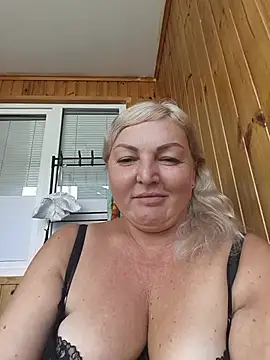 White-Chocolatte stripchat live cam model