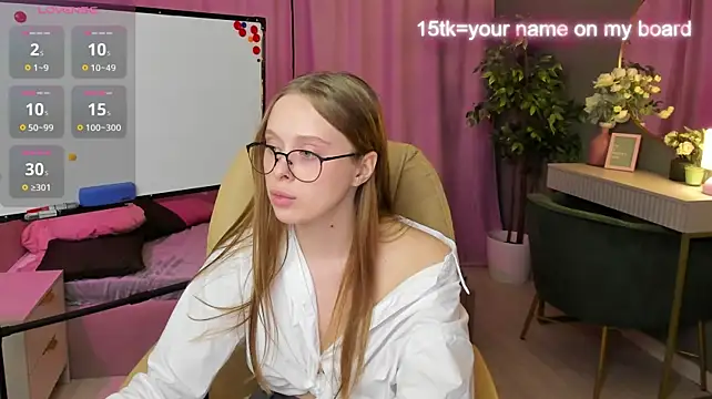 Meg_Ryann stripchat live cam model