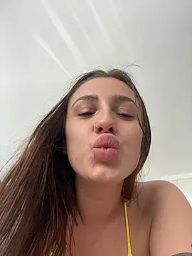 CrazyBhonnieX stripchat live cam model