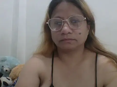 PinayChristine stripchat live cam model