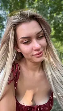 KikiWatson stripchat live cam model
