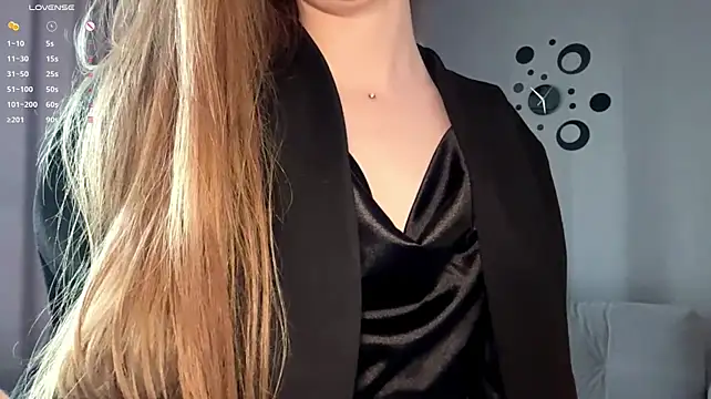 Auroralgnis stripchat live cam model