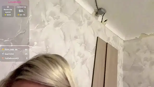 SweetBerryes stripchat live cam model