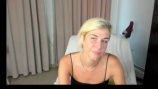 Emilia_Wilss stripchat live cam model