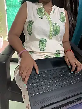 LoveJourney stripchat live cam model