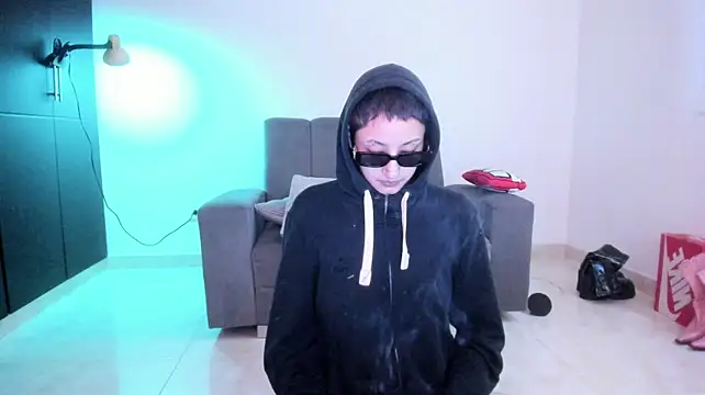 xreeeeviz stripchat live cam model