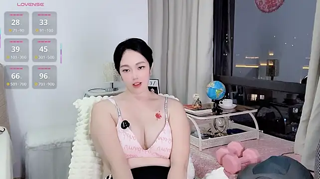 10ve1y stripchat live cam model