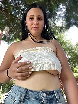 AriaLux_ stripchat live cam model