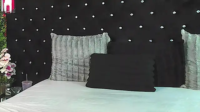 InannaStar stripchat live cam model