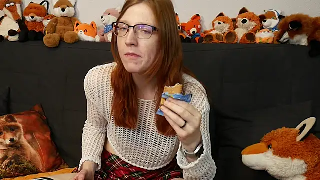 FinaFoxy stripchat live cam model