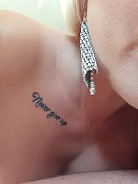 MILFBARBY stripchat live cam model