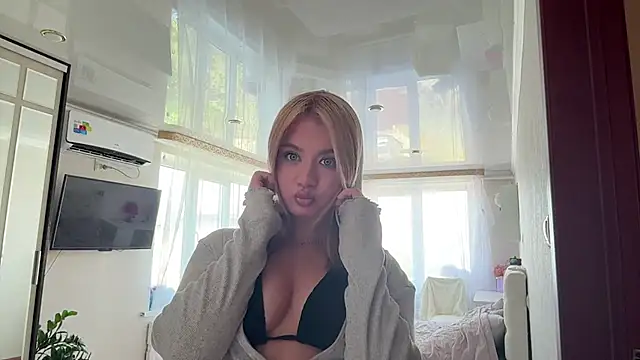 Kaderii1 stripchat live cam model