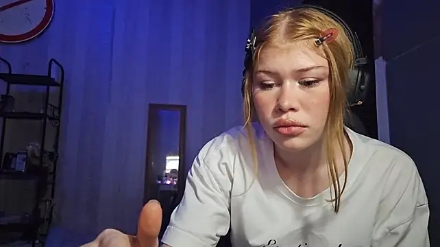 GinnySplitt stripchat live cam model