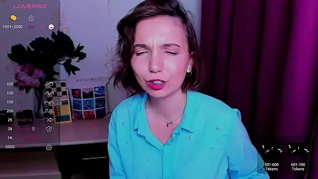 KindHazelHere_ stripchat live cam model