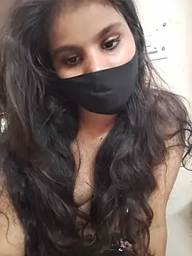 yours_queen_ stripchat live cam model