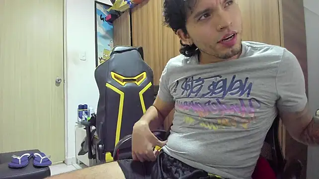 Mrbigcockdanicol10 stripchat live cam model