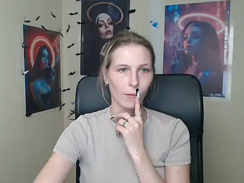 StrangerGi stripchat live cam model