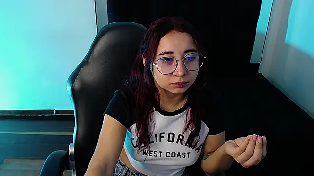 Lyrarose__ stripchat live cam model