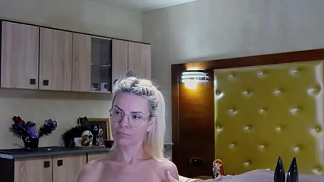 DomCaprisse stripchat live cam model
