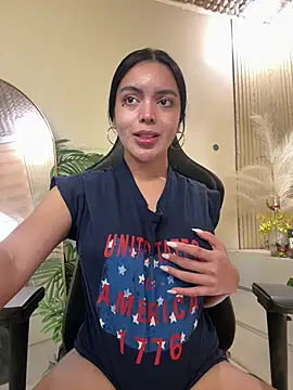 TS-SimplyTheBest stripchat live cam model