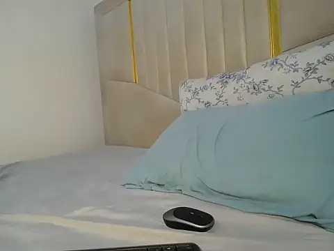 CrystalSanta stripchat live cam model