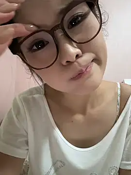yanzi520 stripchat live cam model