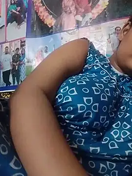 Divyaa-88 stripchat live cam model