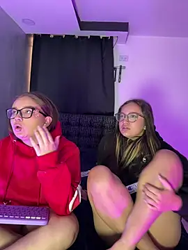 Annie_and_Raveenn stripchat live cam model