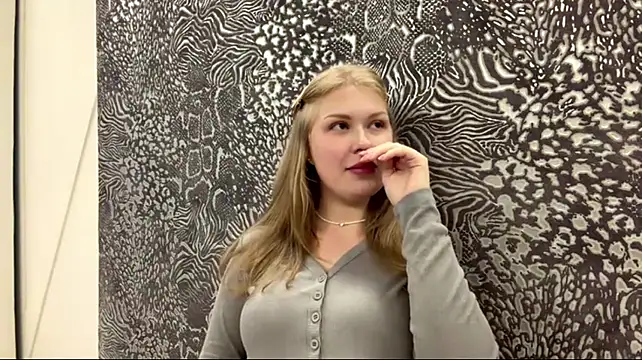 sorrelwood stripchat live cam model
