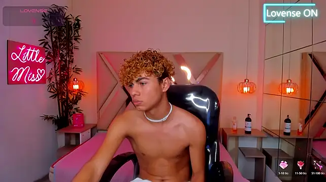 Anyelo_Twink stripchat live cam model