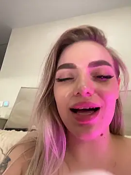 HugeBoobsAlice stripchat live cam model