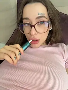 fuckdoll_18 stripchat live cam model