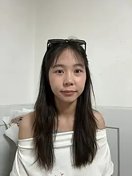 Anna-a stripchat live cam model