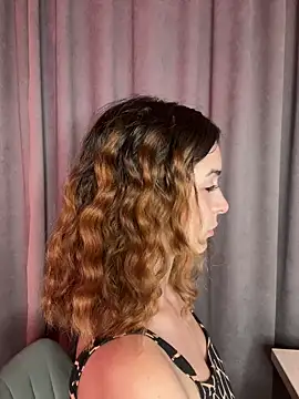 LynaFrost stripchat live cam model
