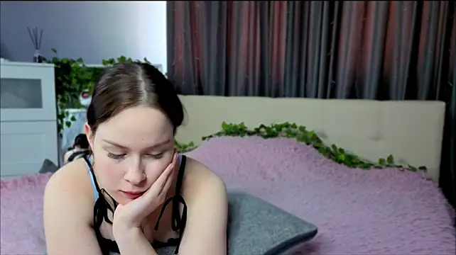 NellyCharming stripchat live cam model