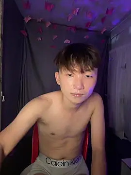 minhlinga stripchat live cam model