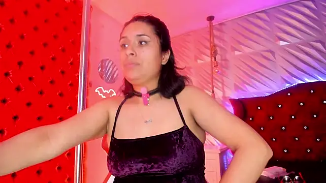 Roxanne_Han stripchat live cam model