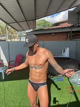 aaron_bolt stripchat live cam model