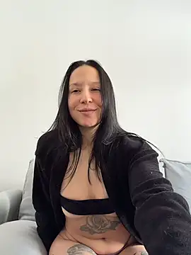 Saint600 stripchat live cam model