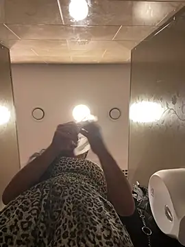 CrazzyChicks stripchat live cam model