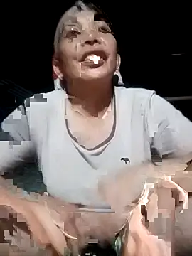 Mai-lanzz stripchat live cam model