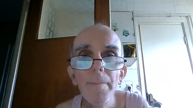 mariusica1@xh stripchat live cam model