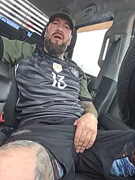 Beardedtattood stripchat live cam model