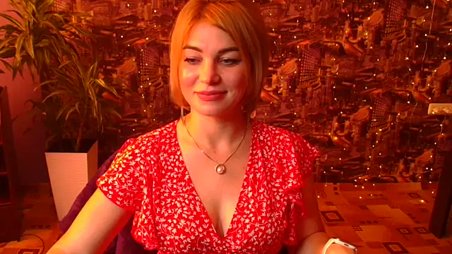 CuttieEmma stripchat live cam model