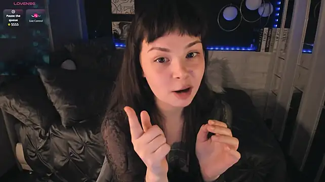 Maykinkya stripchat live cam model