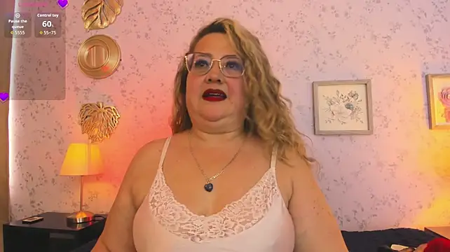 Martinacurvy_ stripchat live cam model